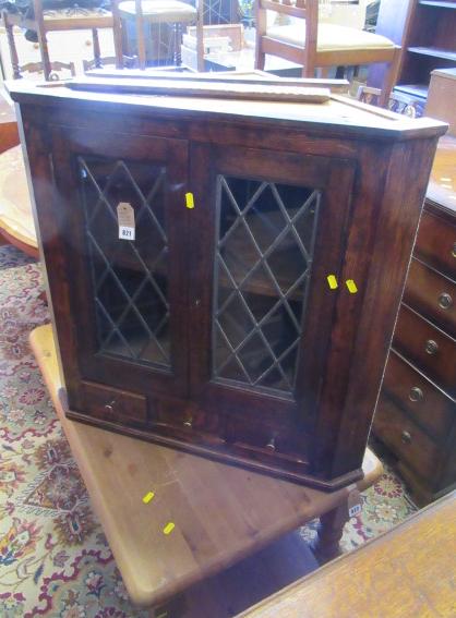 OAK CORNER CUPBOARD Image