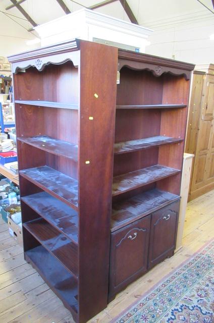 PAIR OF MAHOGANY BOOKSHELVES Image