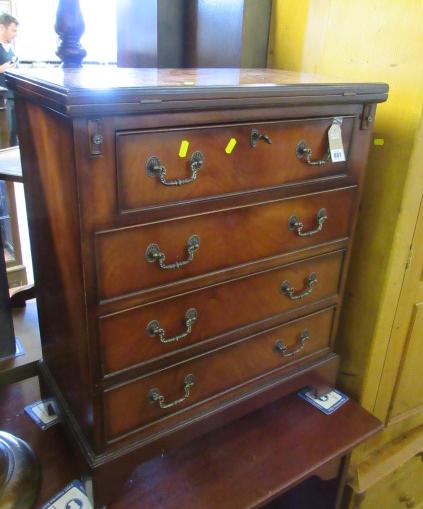 SMALL FOLD OVER CHEST Image