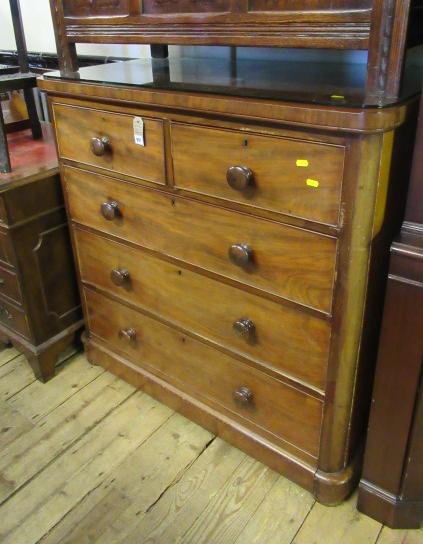MAHOGANY CHEST OF DRAWERS Image
