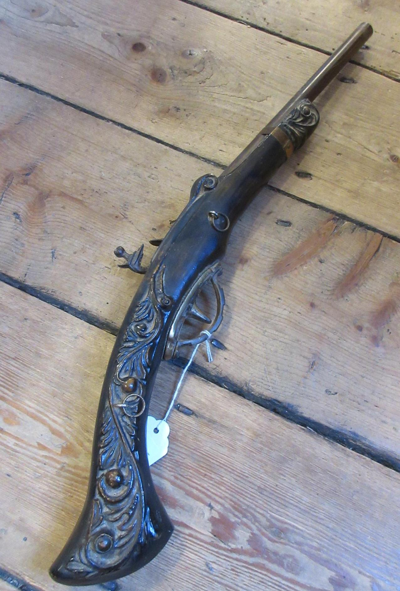 ANTIQUE PISTOL Image