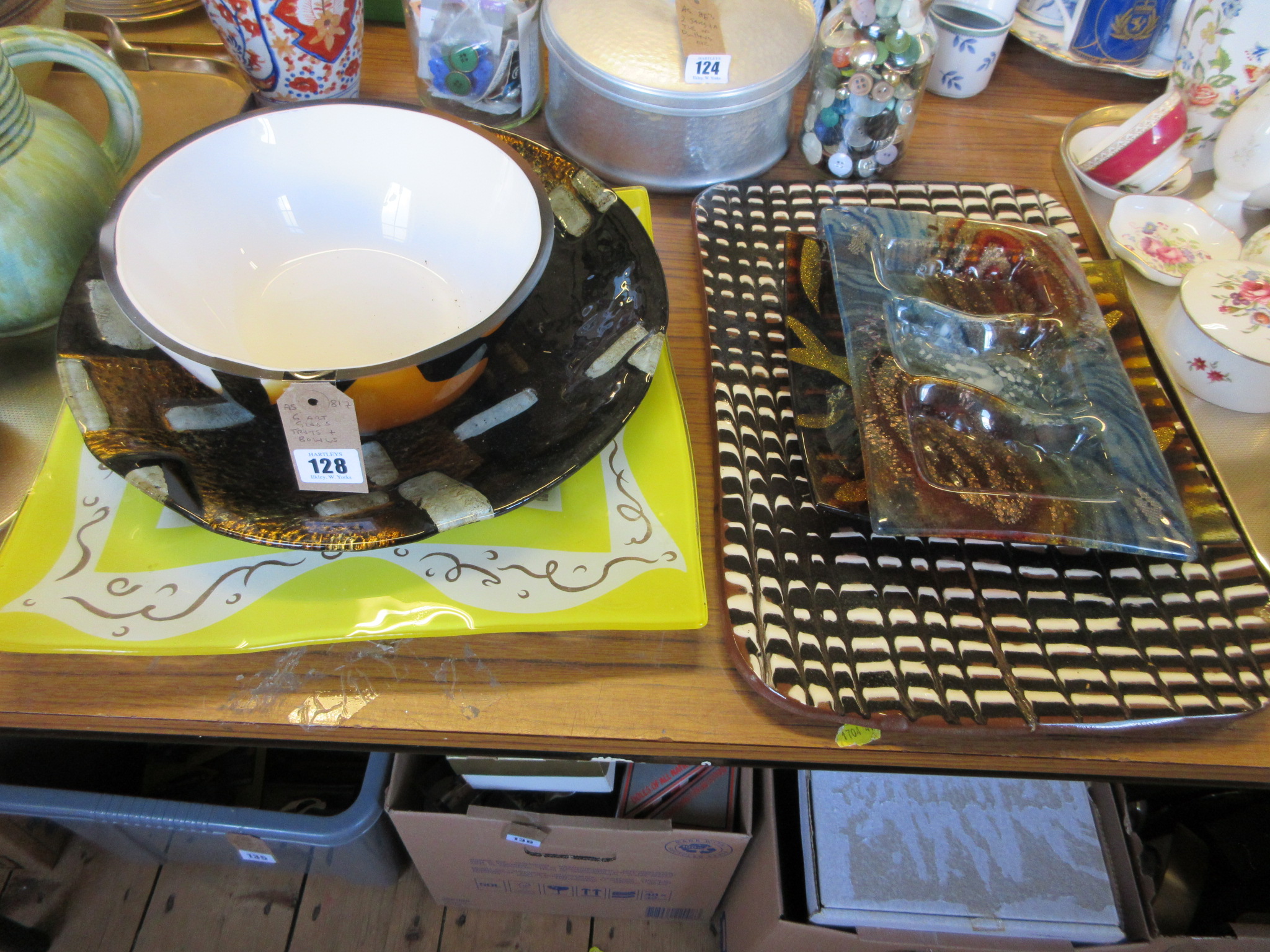 SIX ART GLASS TRAYS AND BOWLS Image