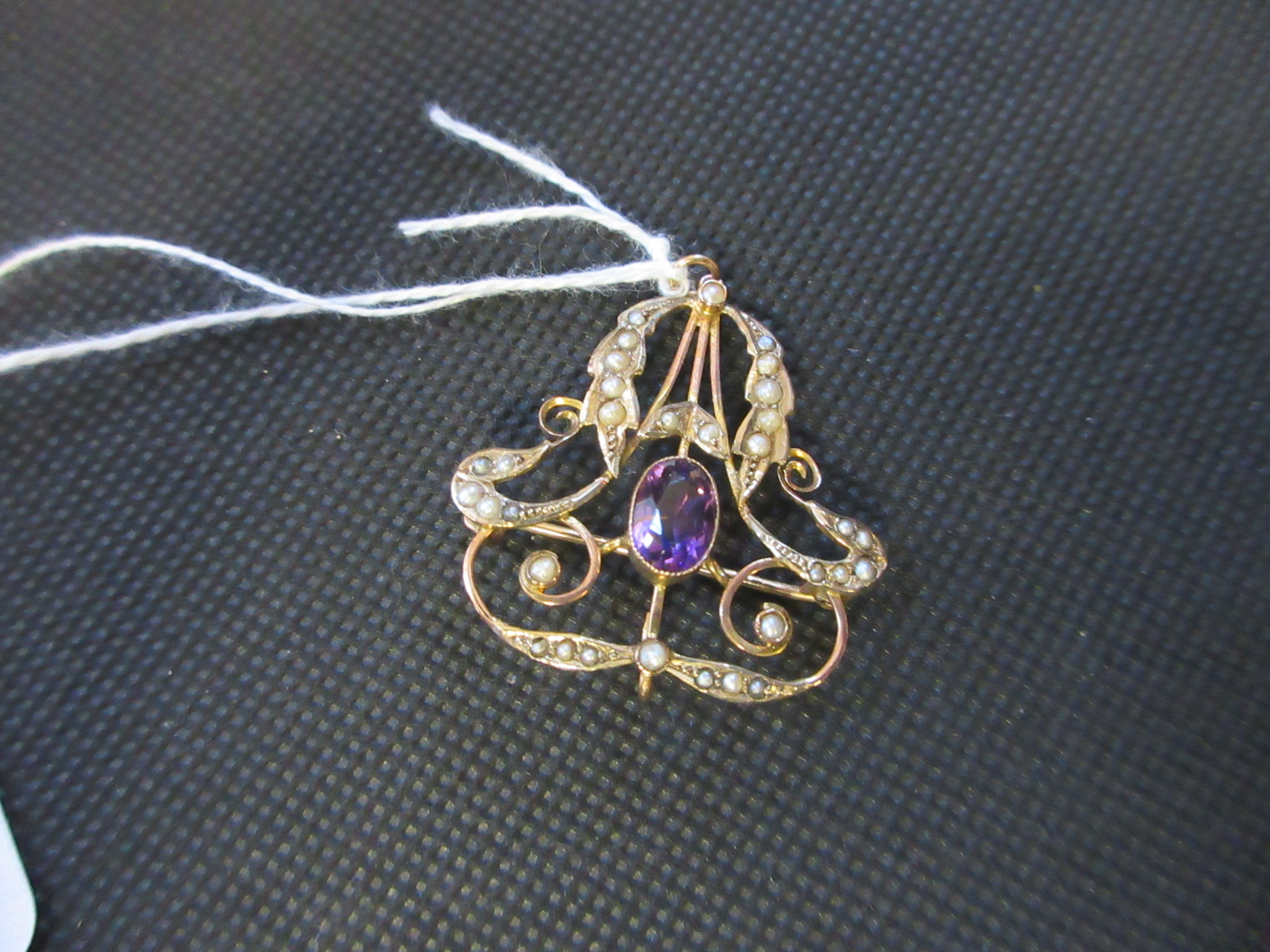 EDWARDIAN 9CT GOLD AMETHYST AND SEED PEARL BROOCH/PENDANT Image