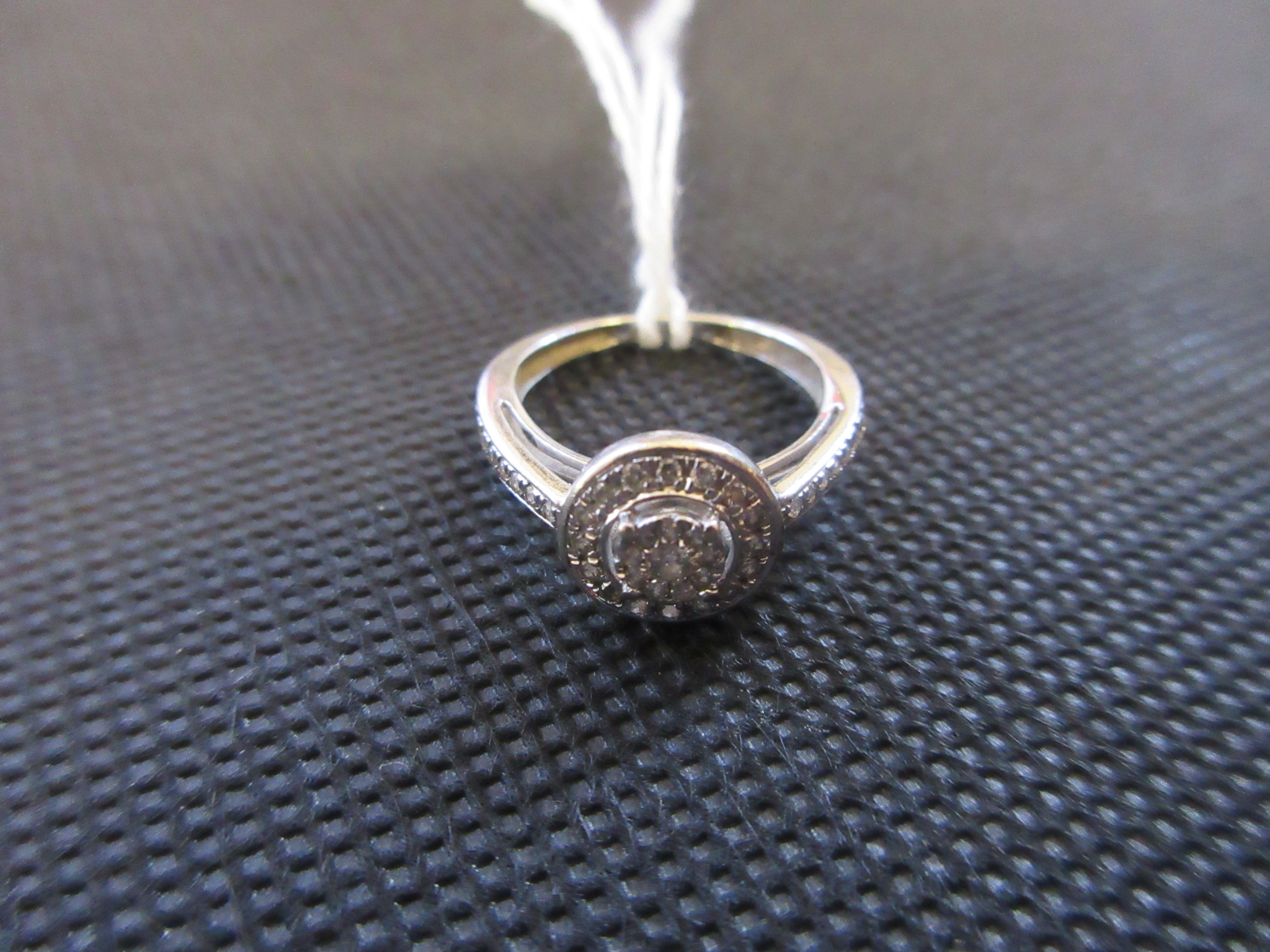 DIAMOND TARGET RING UNMARKED -2G GROSS Image