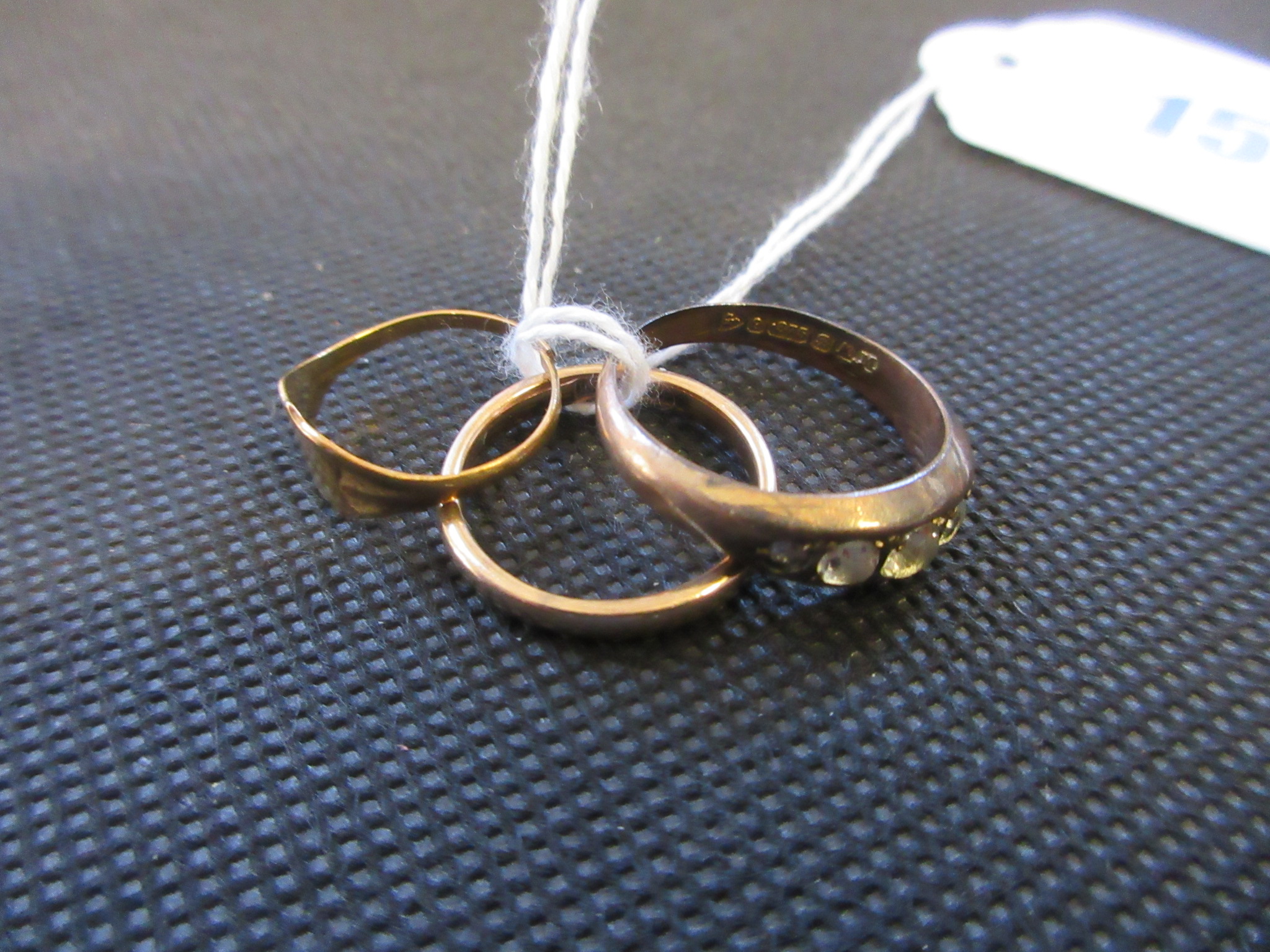 THREE 9CT GOLD RINGS - 4.1G GROSS Image