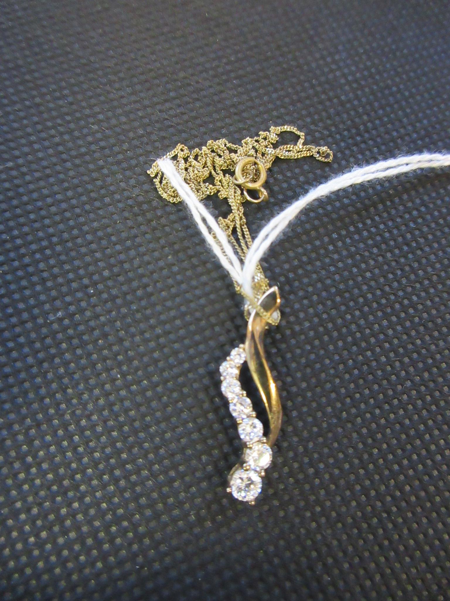 9CT GOLD PENDANT ON 9CT GOLD CHAIN - 1.9G GROSS Image
