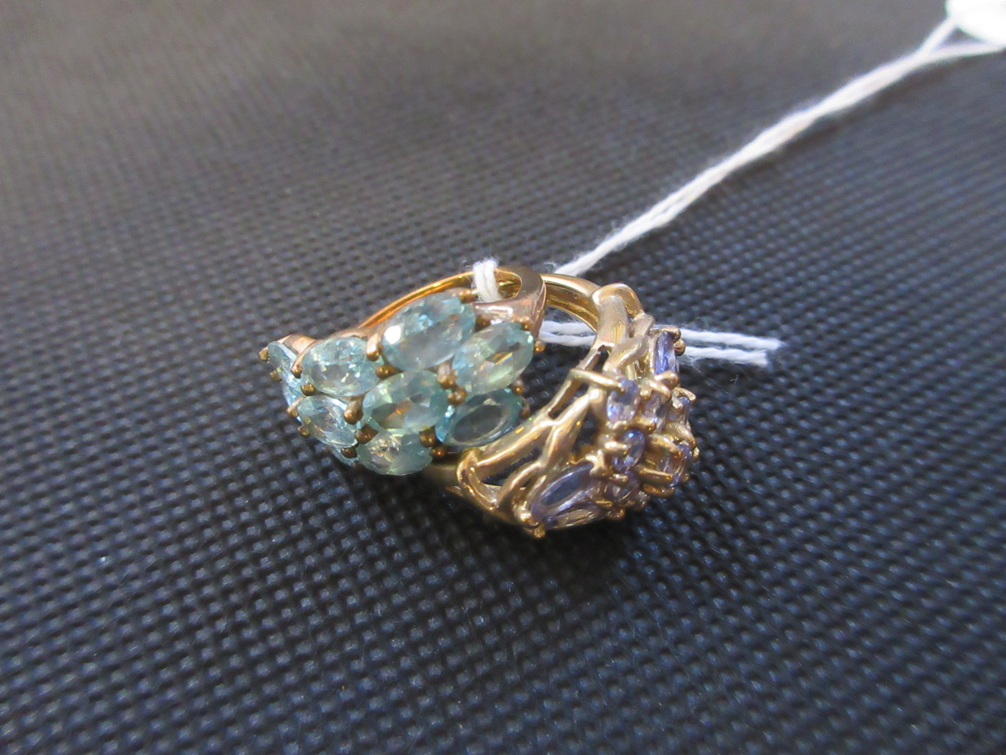 TWO 9CT GOLD RINGS - 7G GROSS Image