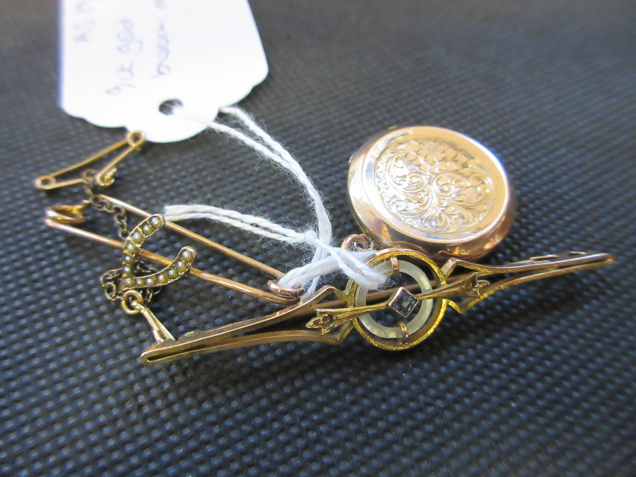 9CT GOLD BROOCH ETC Image