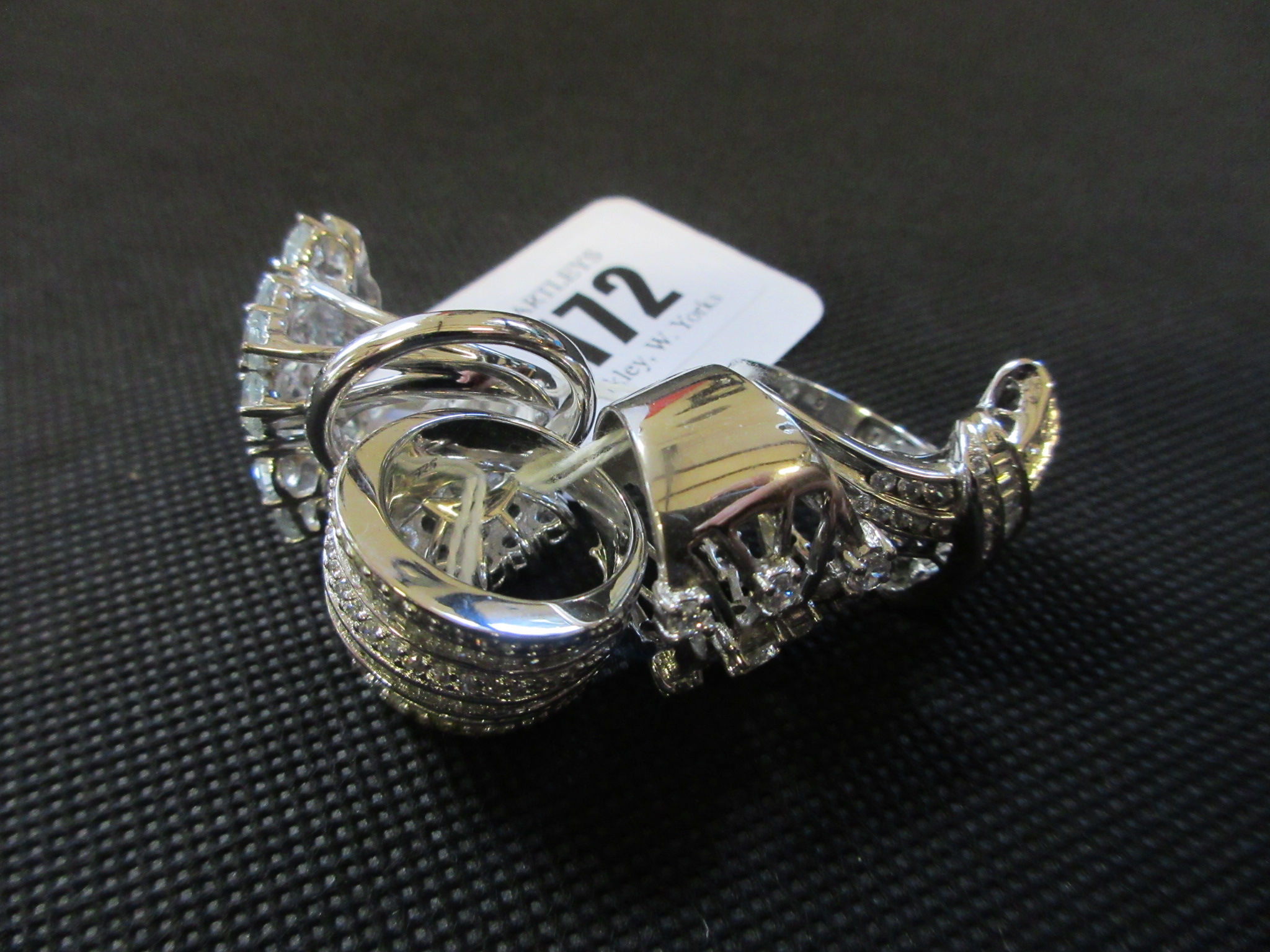 FIVE SILVER RINGS Image