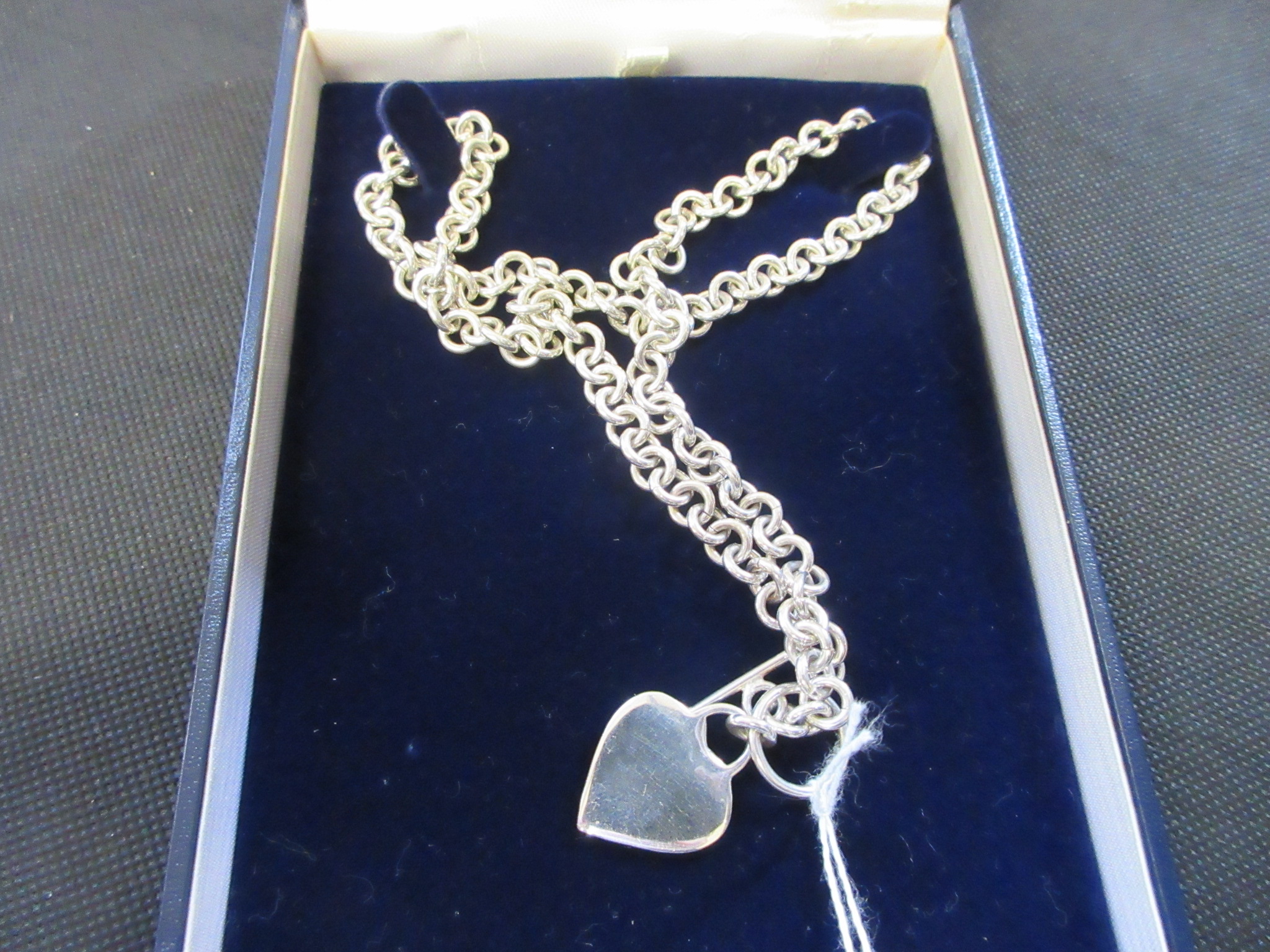 SILVER CHAIN NECKLACE AND HEART PENDANT Image