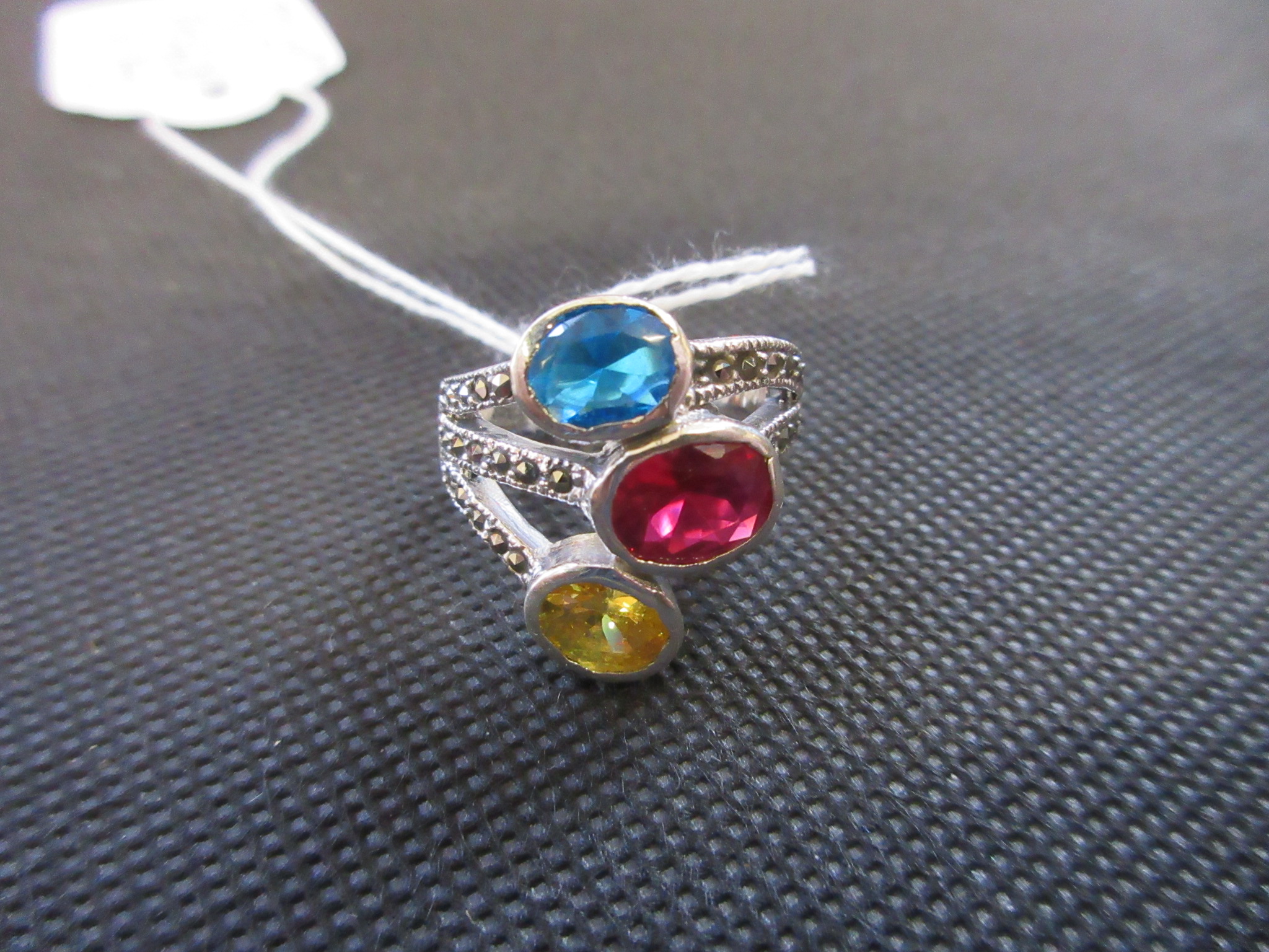 MULTI-STONE SET SILVER RING Image