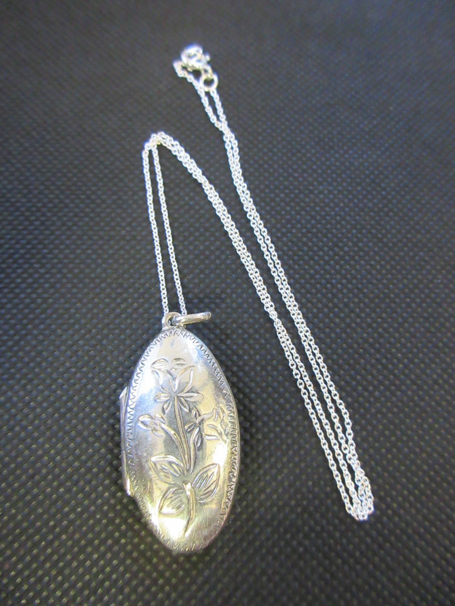 SILVER LOCKET ON A SILVER CHAIN Image