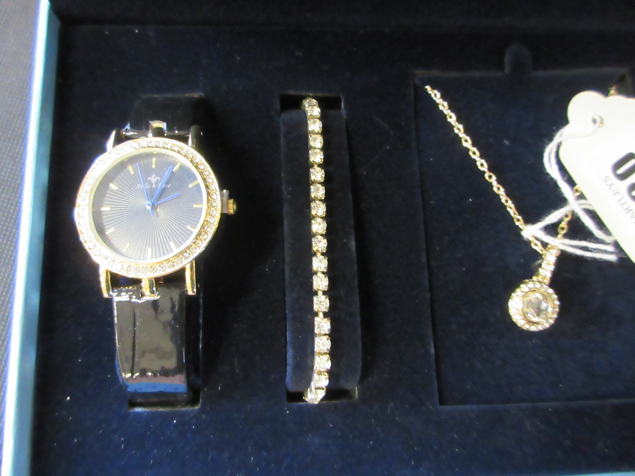 BELLA AND ROSE WATCH NECKLACE AND BRACELET BOX SET Image