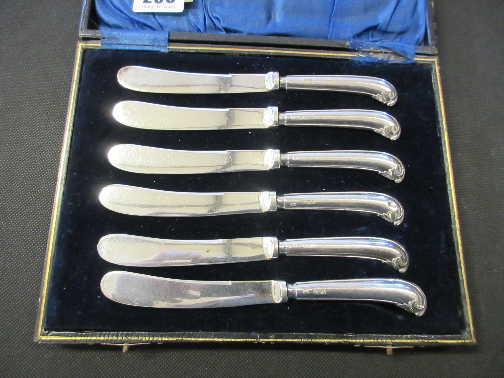 CASE OF SILVER HANDLED BUTTER KNIVES Image