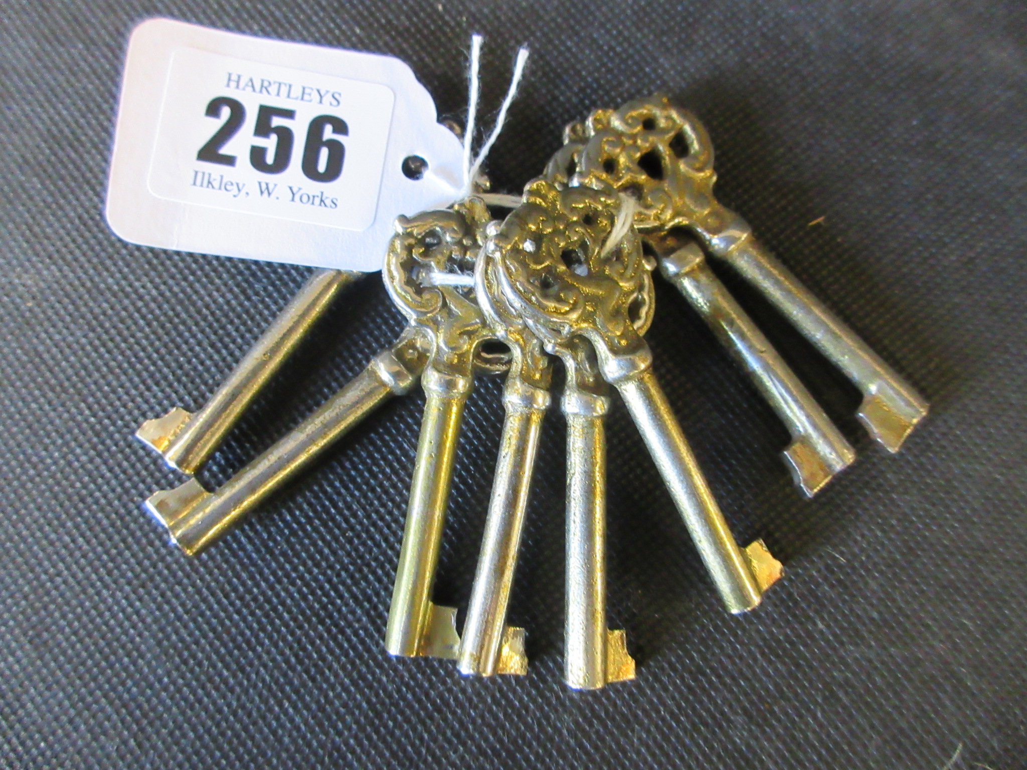 QUANTITY OF CABINET KEYS Image