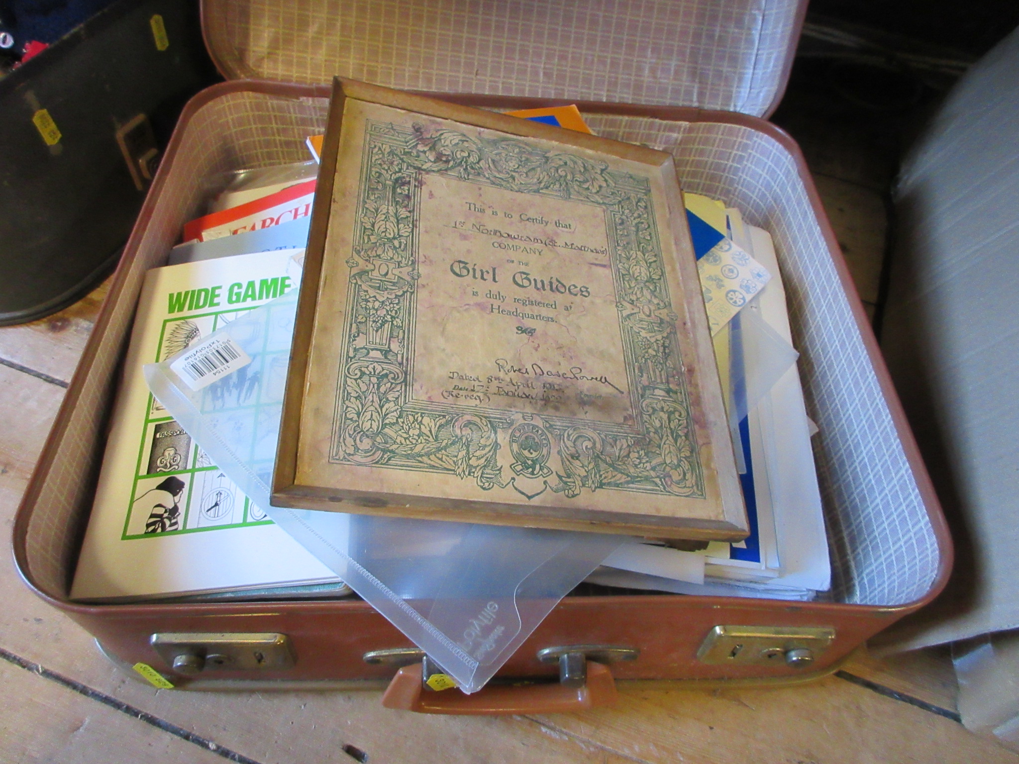 SUITCASE OF GIRL GUIDES EPHEMERA INCLUDING ROBERT BADEN POWELL SIGNED CERTIFICATE Image