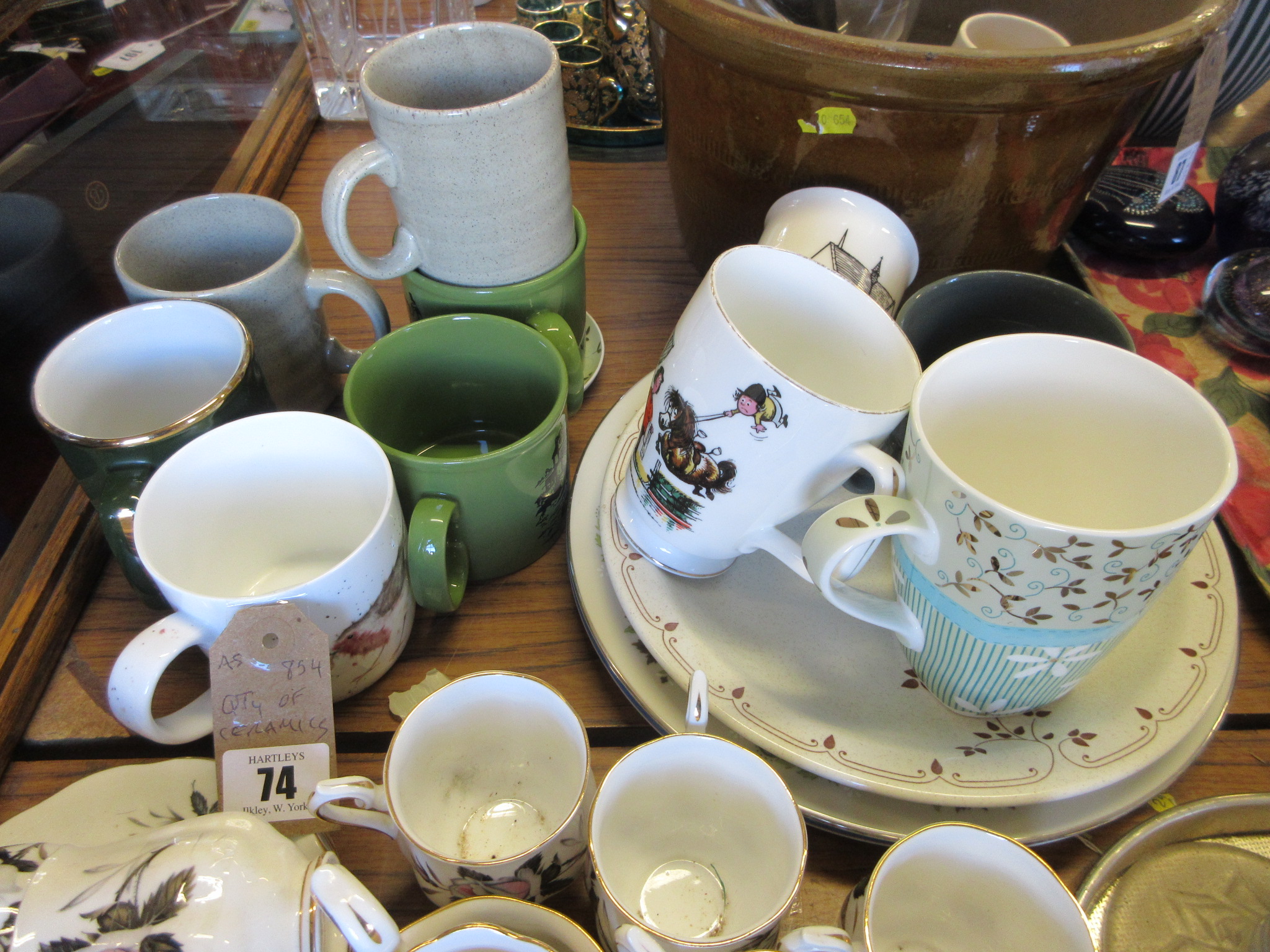 QUANTITY OF CERAMICS Image