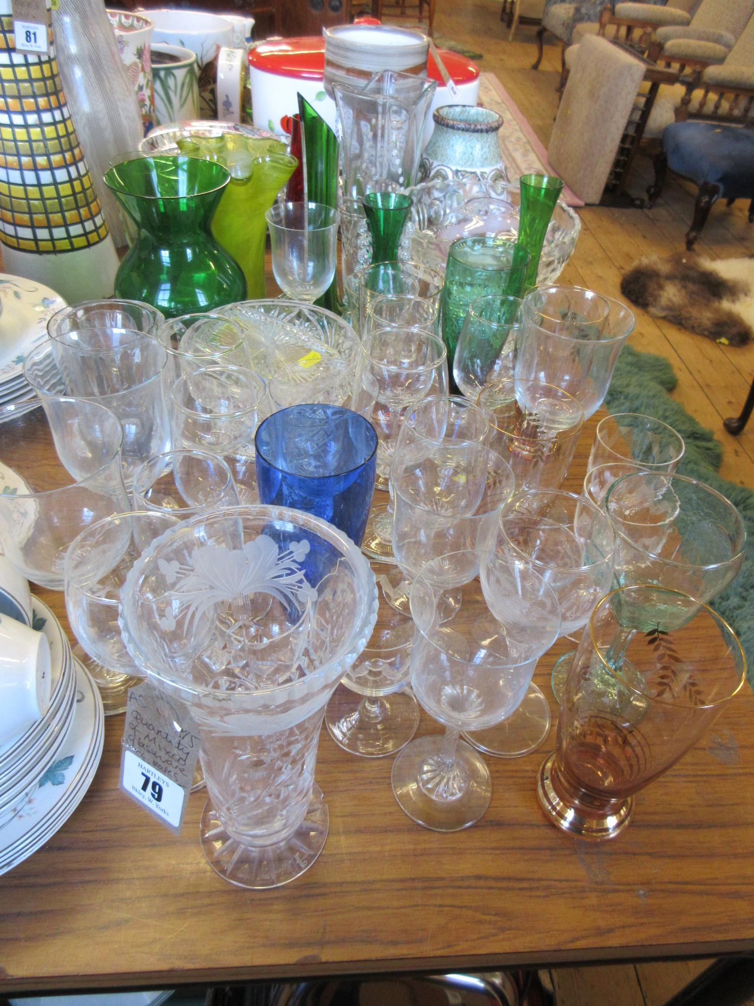 QUANTITY OF MIXED GLASS INCLUDING VASES AND DRINKING GLASSES Image