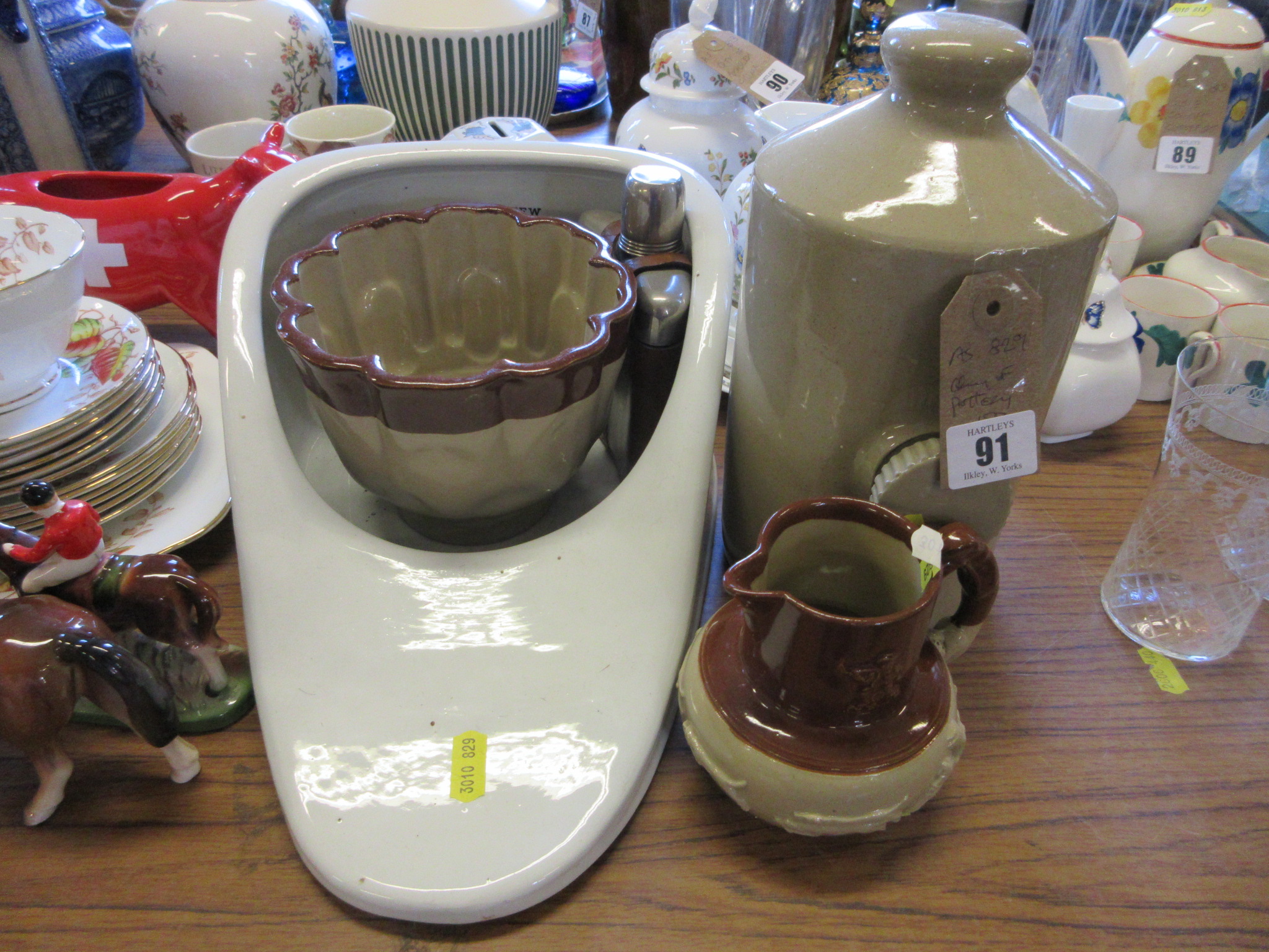 QUANTITY OF POTTERY Image